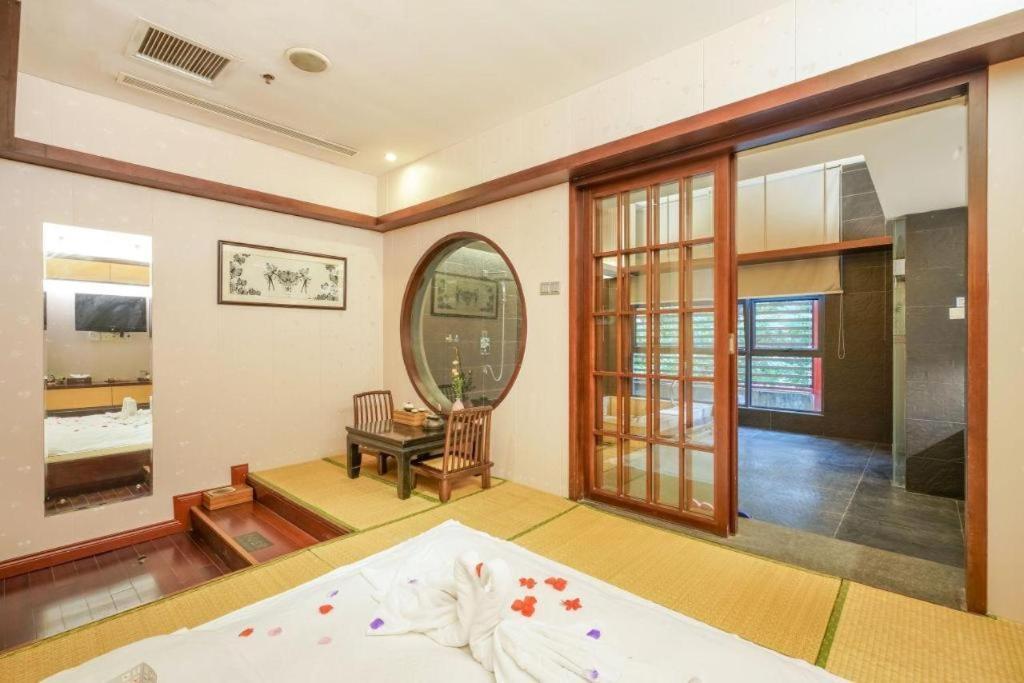 Suzhou Phoenix Hotspring Resort Zhangjiagang Exterior photo