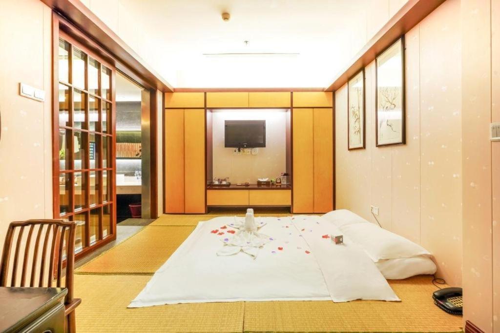 Suzhou Phoenix Hotspring Resort Zhangjiagang Exterior photo