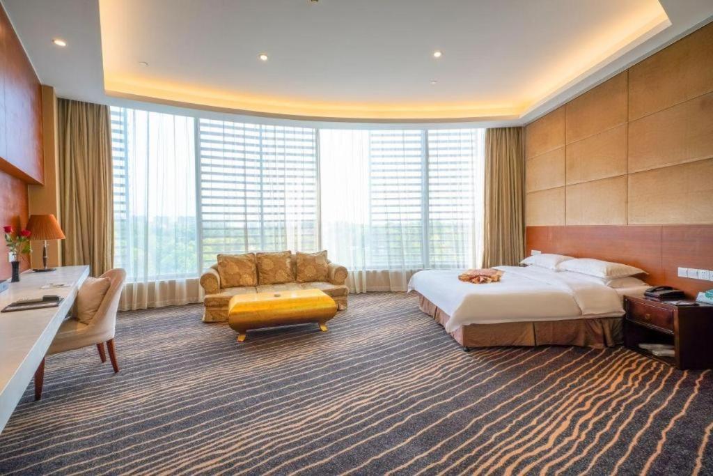 Suzhou Phoenix Hotspring Resort Zhangjiagang Exterior photo